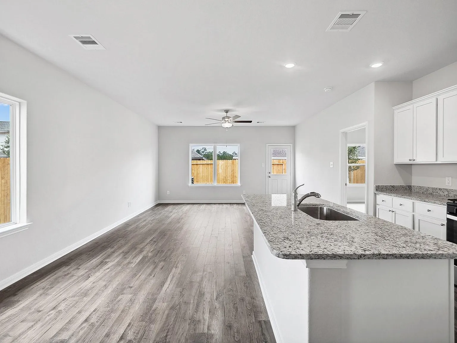 3 bed, 2.5 bath, 1815 sqft, $2,450 — Photo 4