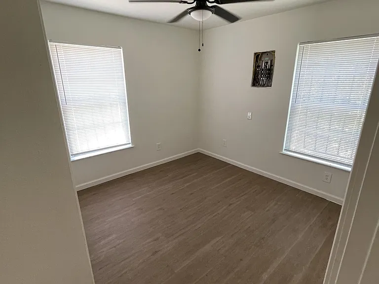 5547 Stonybrook Dr — Photo 20
