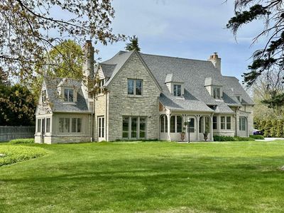 1140 E Bywater LANE, Fox Pt, WI, 53217
