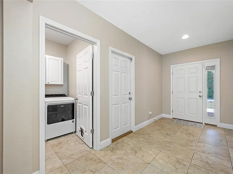 230 Clayton St — Photo 2
