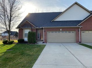 20754 Doves Pointe Dr, Romulus, MI