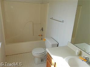 Blythewood Bathroom_04052015