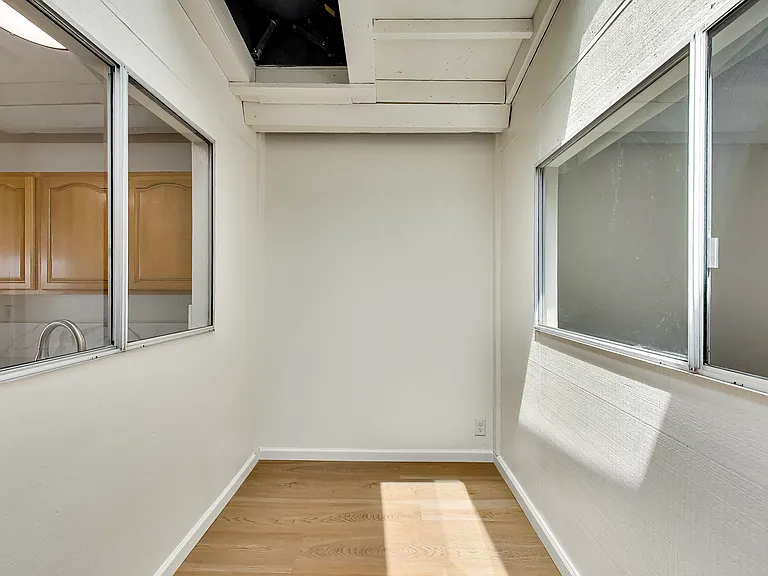310 Castle St — Photo 24