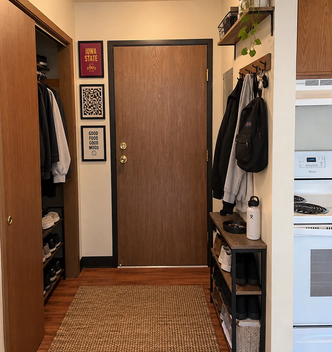 4 bed, 2.5 bath, 1185 sqft, $1,900 — Photo 2