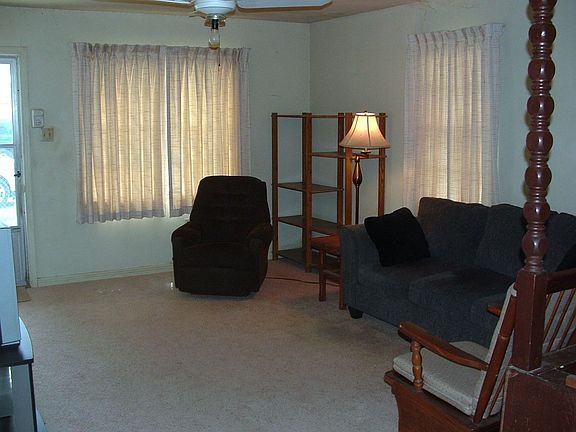 2nd image of 101 W Avenue B
