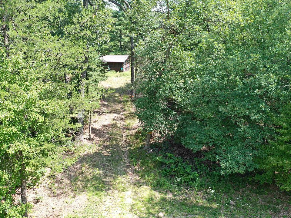 1st image of W1928 Lyndon Ln