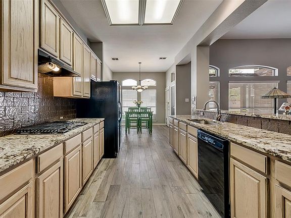 5th image of 203 Foxdale Ln