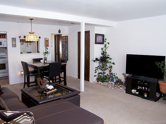 5th image of 51 Rocky Point Yaphank Rd #5