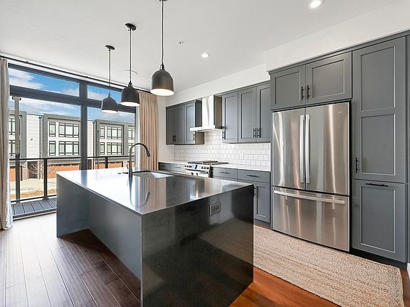 3rd image of 1077 Brookwood Dr