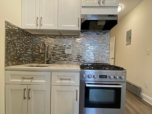 4th image of 218 Calyer St APT 3R