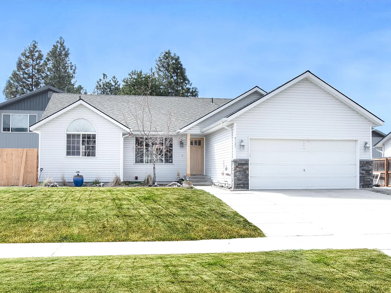 6 bed, 3000 sqft, $3,400 — Photo 1