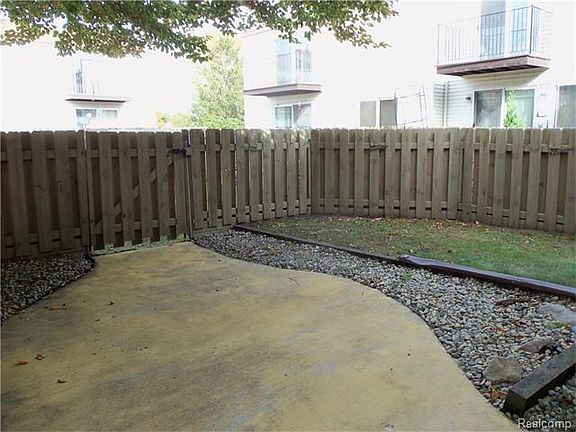 5th image of 24581 Bashian Dr #1