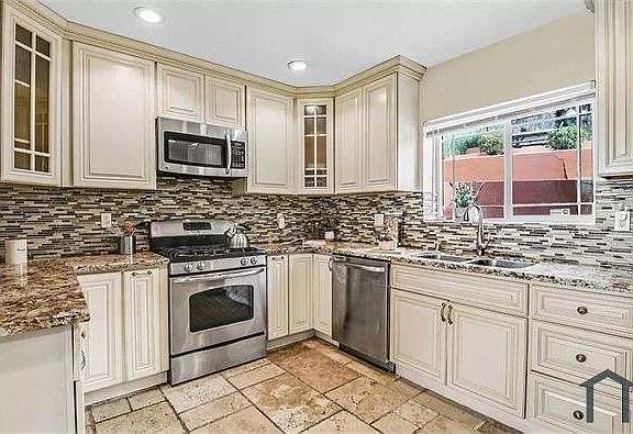 4th image of 8958 Lawlor St
