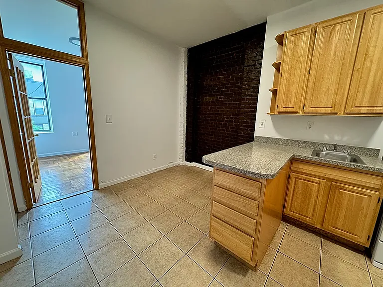 305 6th St #6A — Photo 13