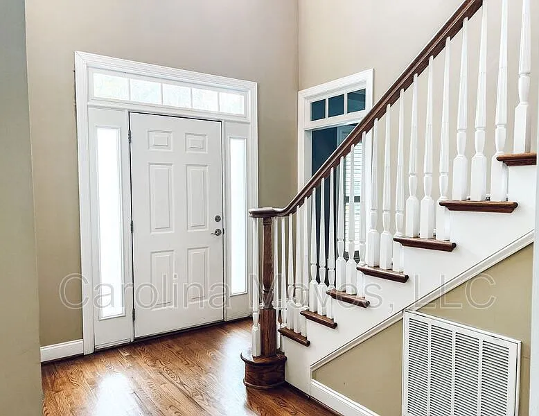 4 bed, 3.0 bath, 2800 sqft, $2,695 — Photo 4