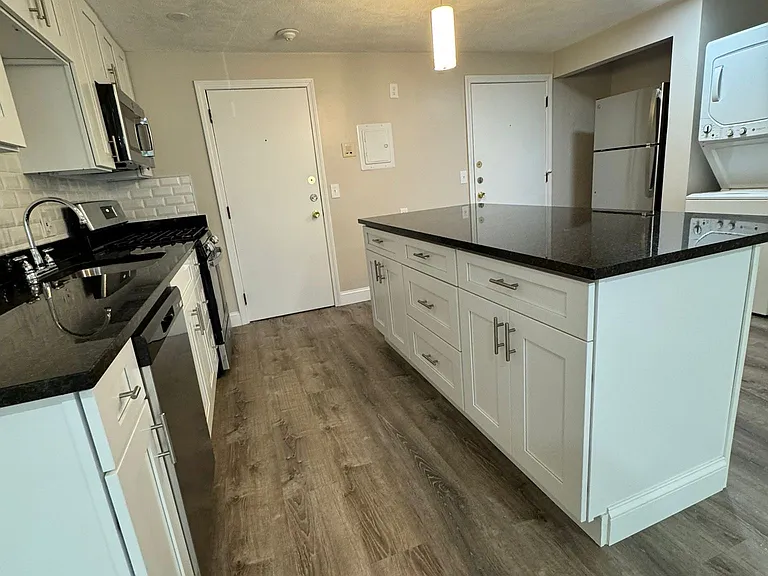 Pondsview Apartments — Photo 117