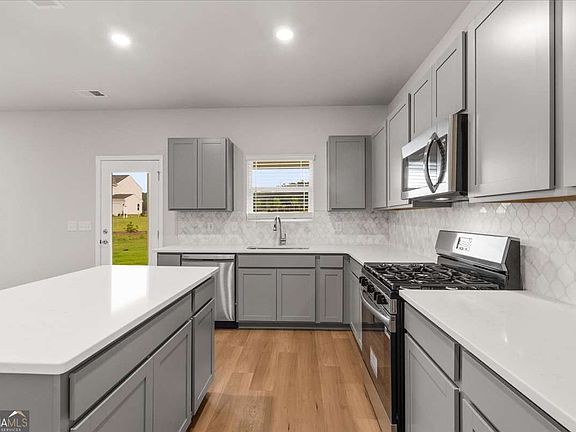 3rd image of 100 Wildflower Cir