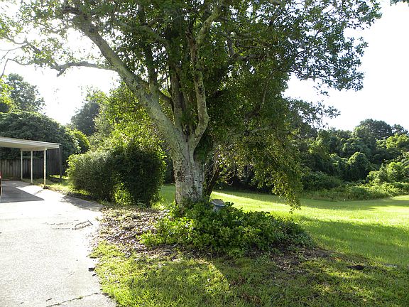 3rd image of 1678 Airport Dr