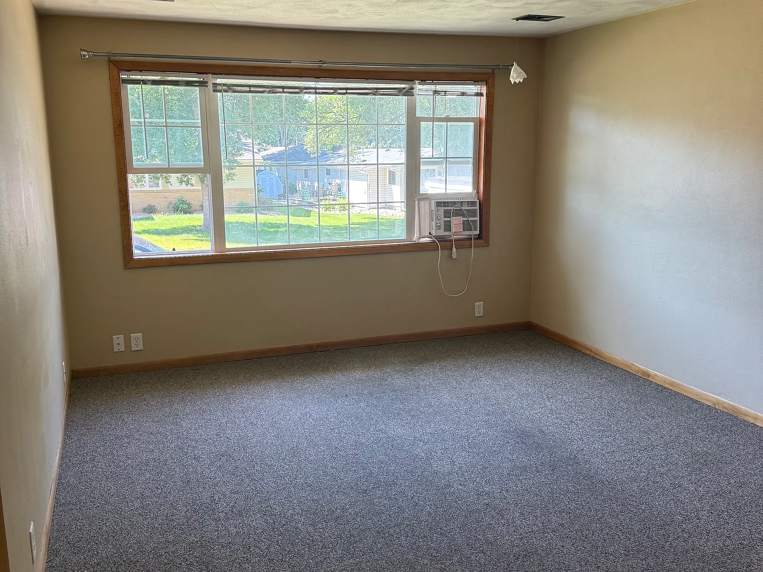 2 bed, $900 — Photo 2