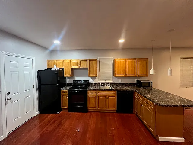 109 Pleasant St — Photo 2