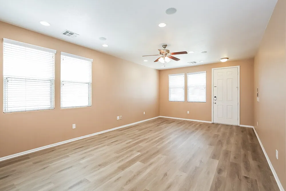 4 bed, 2.5 bath, 2790 sqft, $2,575 — Photo 4