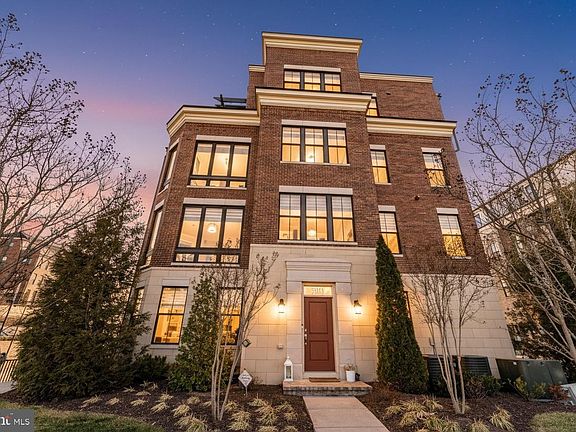 2nd image of 500 Riversail Ln #438