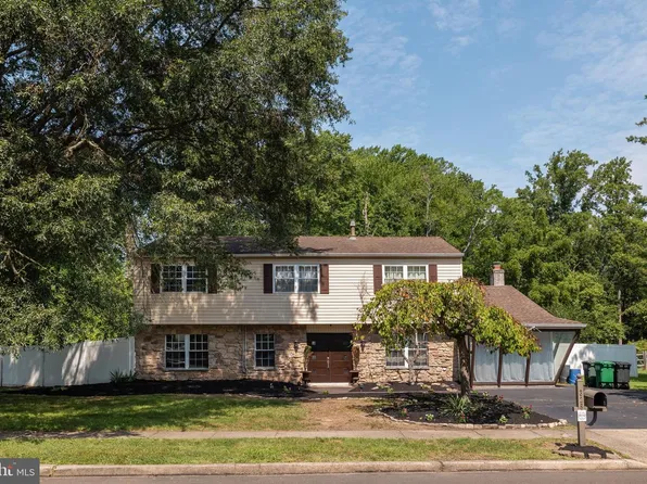 325 Toll Dr, Southampton, PA 18966