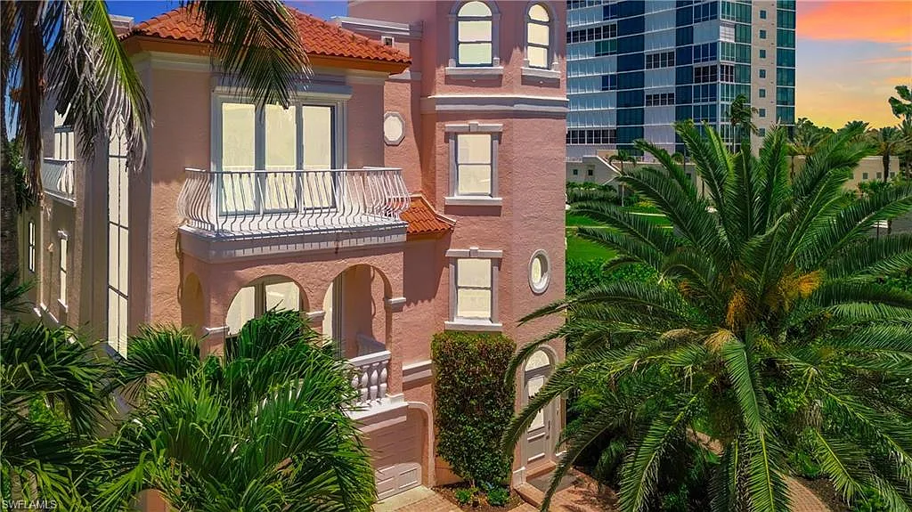 3 bed, 5.5 bath, 4049 sqft, $50,000 — Photo 1