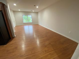 210 9th St APT 10, Palisades Park, NJ 07650