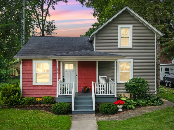 215 S 6th St, Dekalb, IL 60115