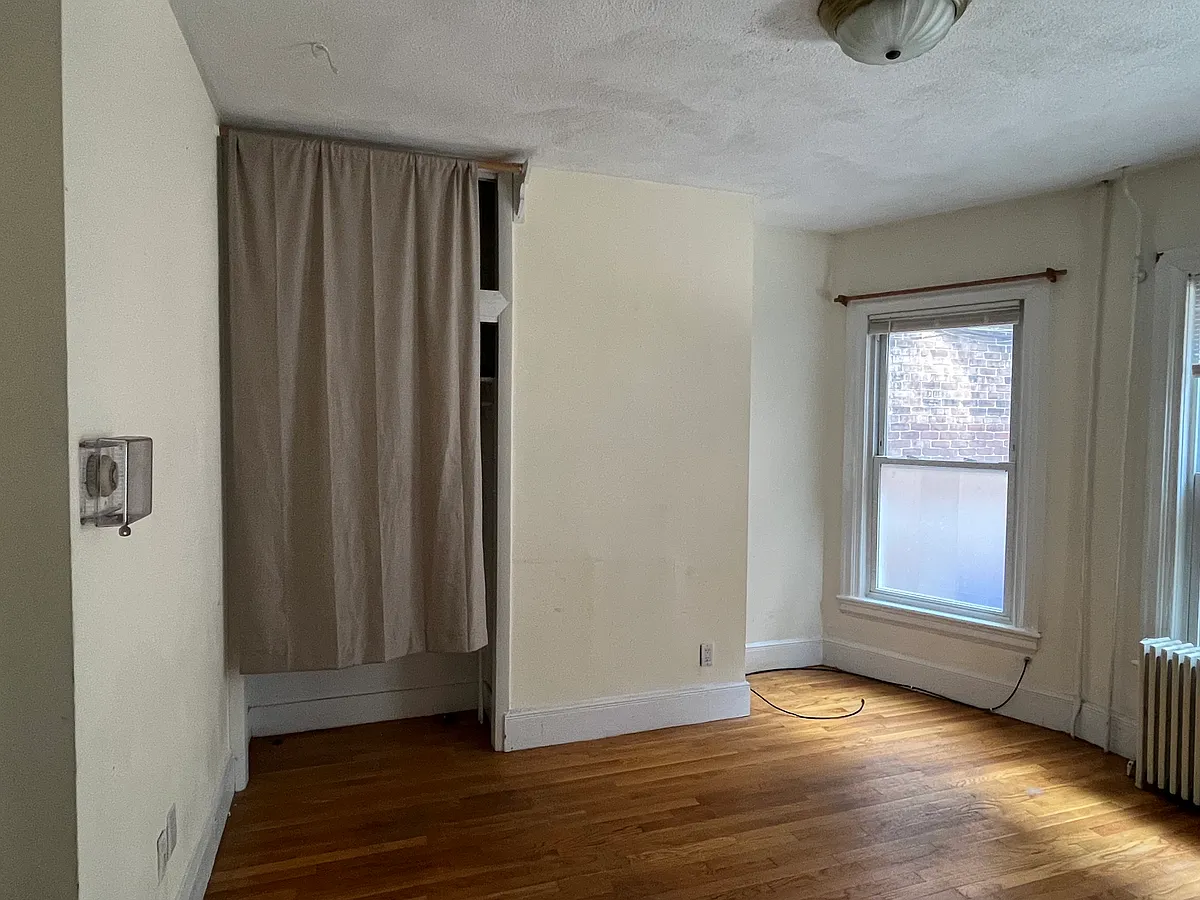 Building Photo - 35A Harvard St #1