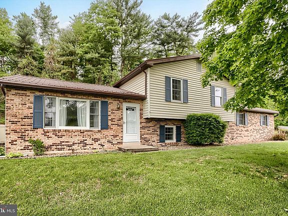 3rd image of 876 Campbell Dr