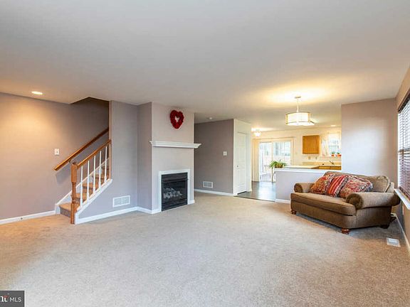 5th image of 213 Danielle Ln