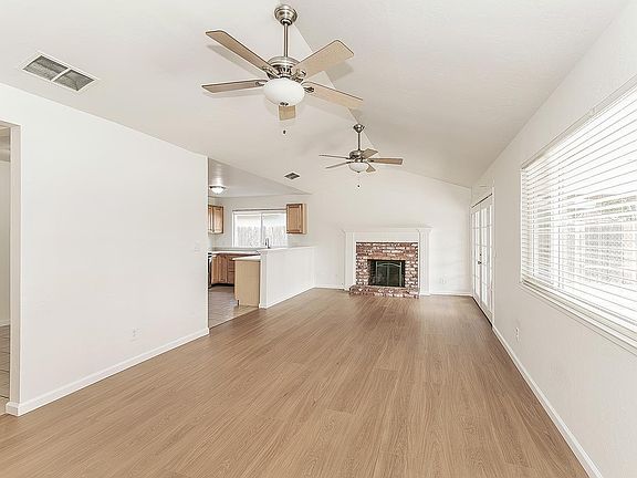 4th image of 3075 Anderson Ave