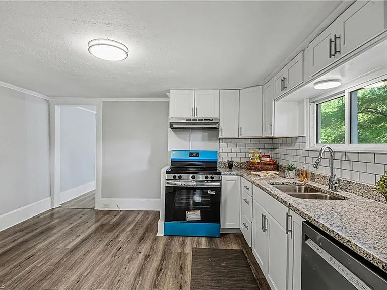 4534 Rocklane Dr — Photo 18