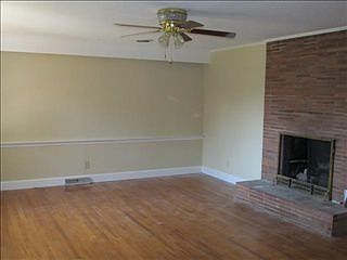 5th image of 309 Barefoot St