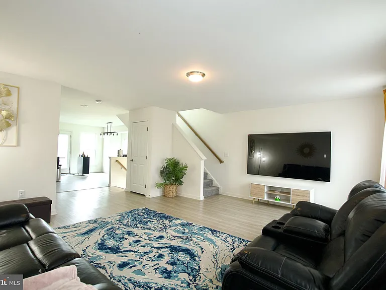 633 Keswick Ct — Photo 21