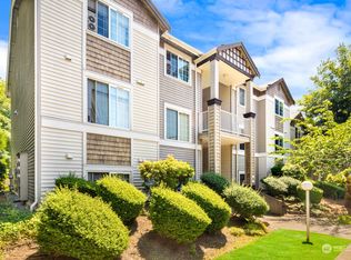 25235 SE Klahanie Blvd APT E202, Issaquah, WA