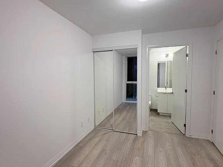 400 King St W #720 — Photo 19