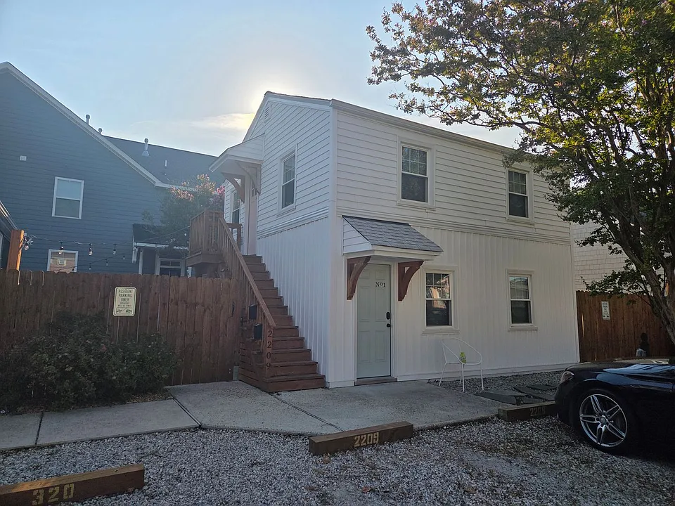 2209 Arctic Ave #2