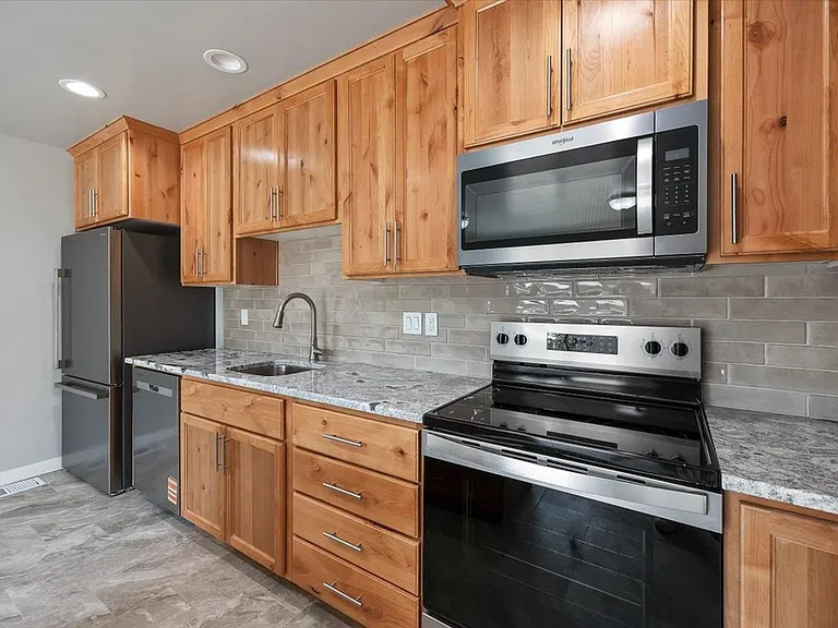 254 Monroe St #2 — Photo 10