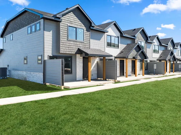 604 NE Winding Trail Ln, Ankeny, IA 50021