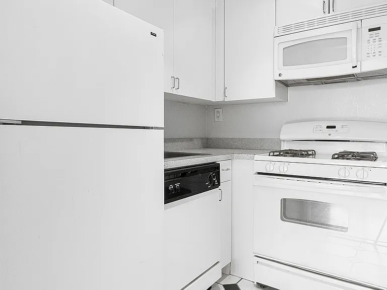 153 E 32nd St #6G — Photo 7