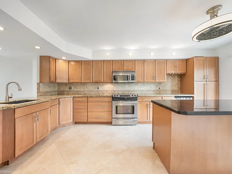 320 Deer Creek Wildwood Ln E — Photo 1