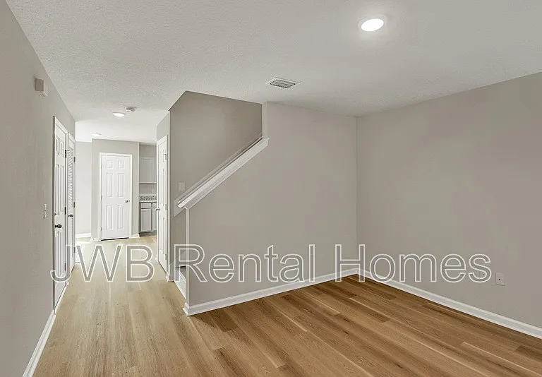 1760 Rutledge Ave — Photo 3