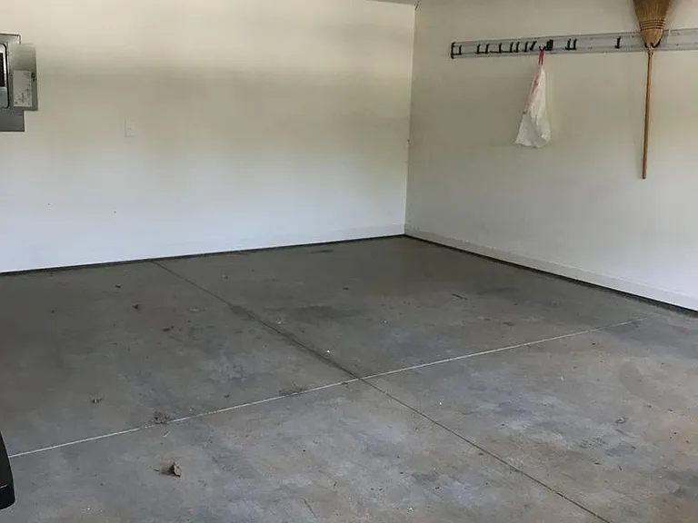 125 Keswick Ln — Photo 13
