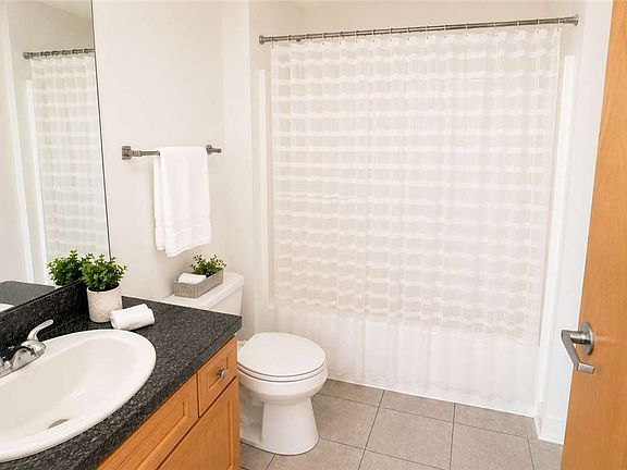 4th image of 1951 W 26th St APT 313