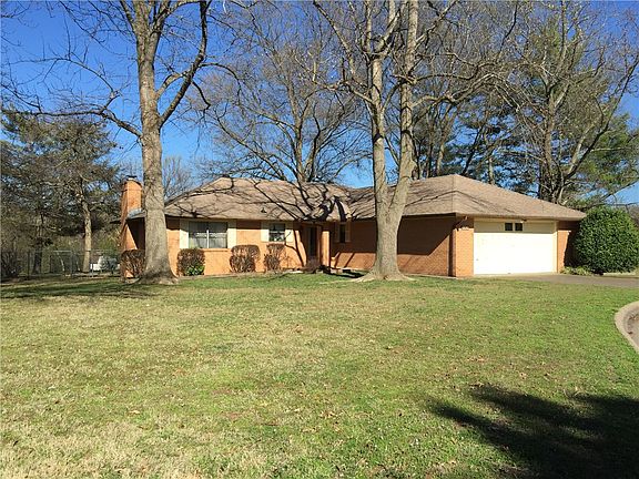 3rd image of 803 S Petite Ct