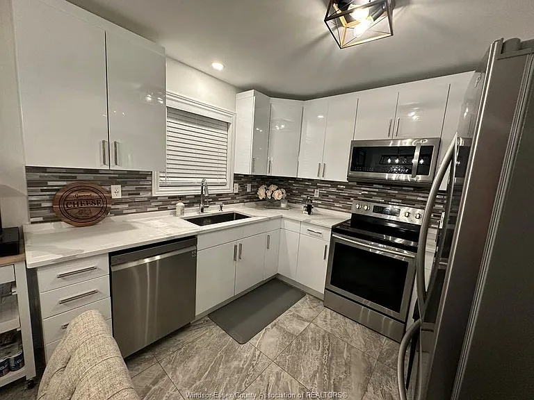 7929 Hawthorne Dr — Photo 11
