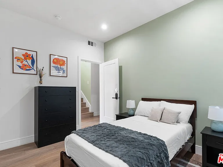 1341 N Mariposa Ave — Photo 11